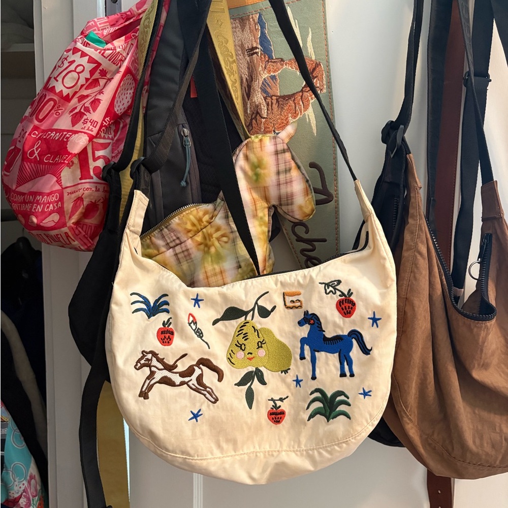 Baggu Painted Prairie Embroidered Crescent - Picture 1 of 3